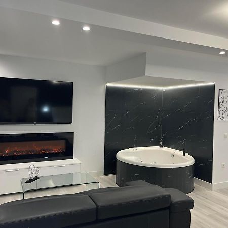 Black And White Suite "La Marinera" Castro Urdiales Zewnętrze zdjęcie