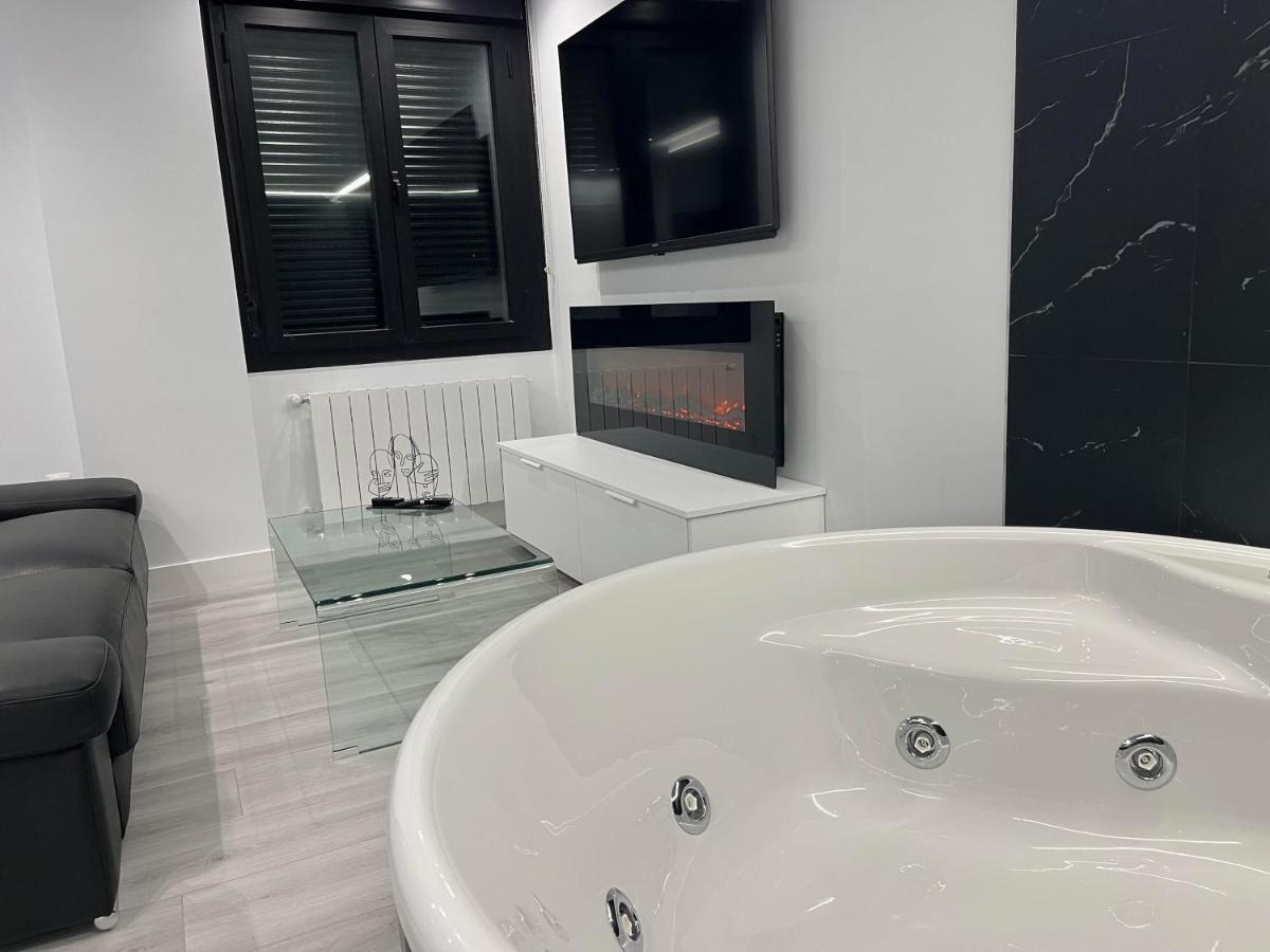 Black And White Suite "La Marinera" Castro Urdiales Zewnętrze zdjęcie