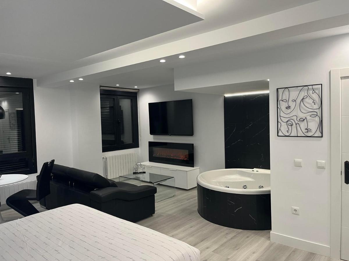 Black And White Suite "La Marinera" Castro Urdiales Zewnętrze zdjęcie